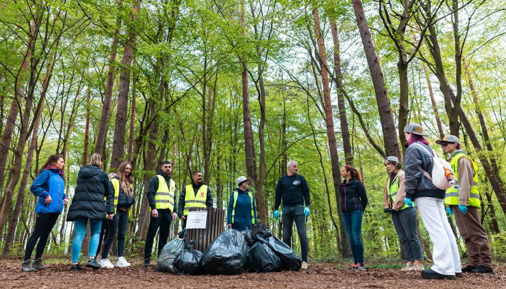 Skoraj 1000 ljudi čistilo Maribor, zbrali več kot sedem ton odpadkov