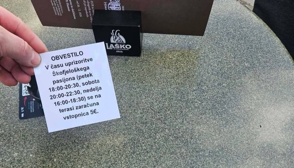 V tem gorenjskem lokalu naj bi zaradi pasijona za sedenje na terasi zaračunali pet evrov