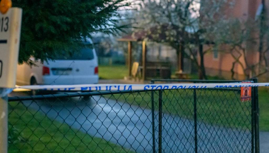 Pretresljivo pričanje na sojenju za uboj v Lovrencu: Priči naj bi priznala, da je moškega »zaštihala« 