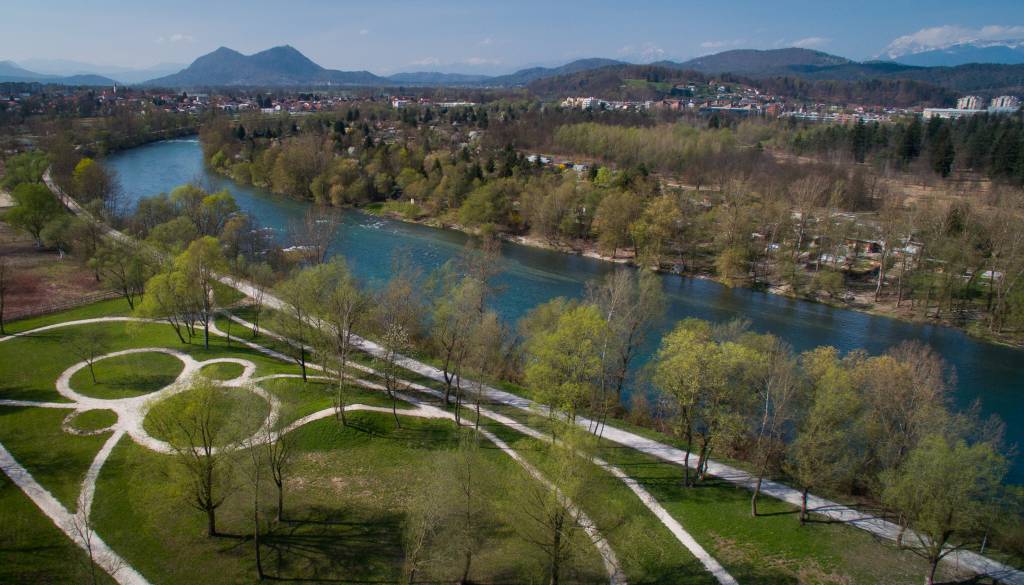 Prah, hitrost in luknje: Kako dostopna cesta k RIC Sava kvari eno najlepših rekreacijskih točk v Ljubljani
