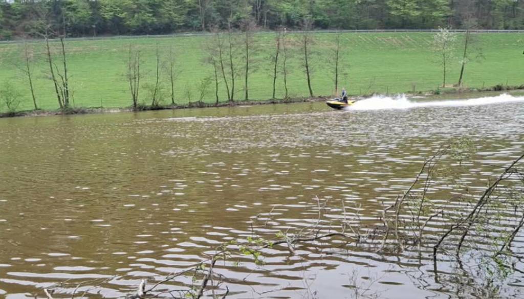 To pomursko jezero do nadaljnjega zaprto za ribolov