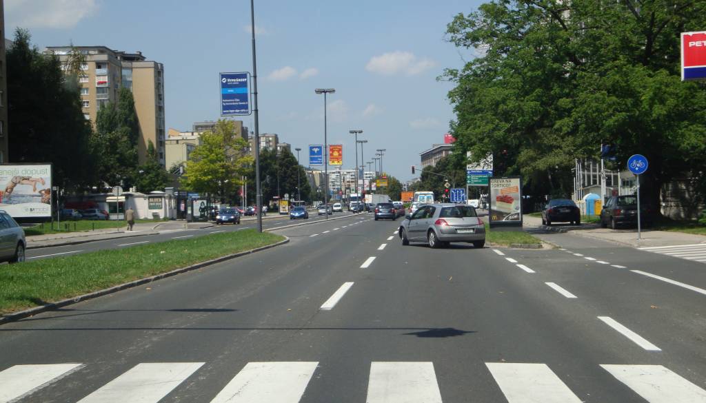 Trgovine v Šiški v stiski zaradi parkiranja, Janković: »Dovolilnic za službena vozila ni in jih ne bo«