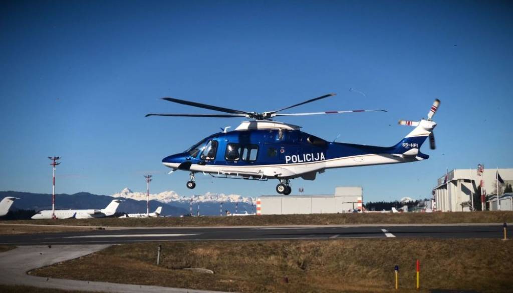 Gorenjske ceste tudi pod nadzorom iz zraka: Motoriste 'lovili' s helikopterjem