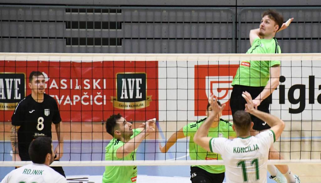 Sobočani ostali praznih rok, Krka slavila po petih nizih