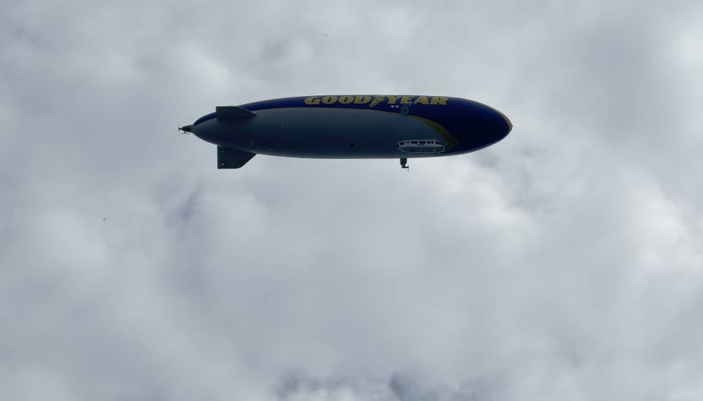 FOTO in VIDEO: Ste ga ujeli? Legendarni Goodyear Blimp poletel nad Mariborom