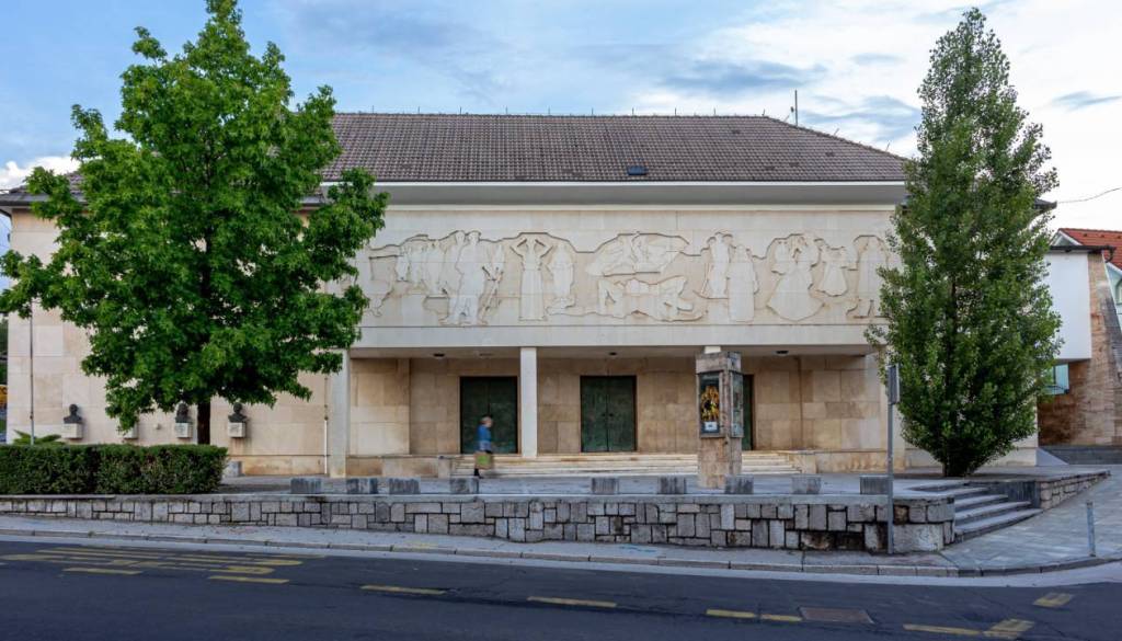 Izginili kipi narodnih herojev v  Beli krajini. Kaj se skriva za izginotjem?