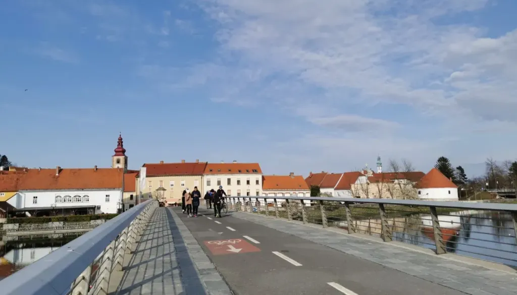 Danes prijetno toplo, konec tedna pa prinaša preobrat