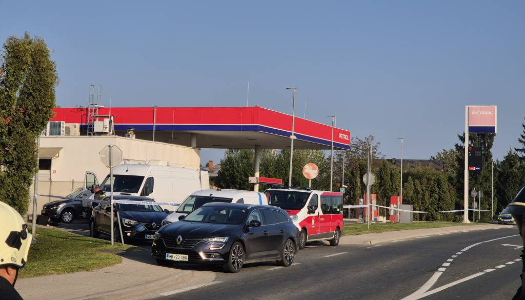 FOTO in VIDEO: V Prlekiji napadli bankomat, možnost hude eksplozije, policija išče očividce