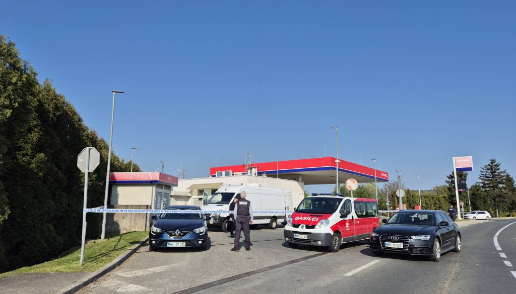 FOTO in VIDEO: Nočni napad na bankomat: Cesta zaprta, možnost hude eksplozije