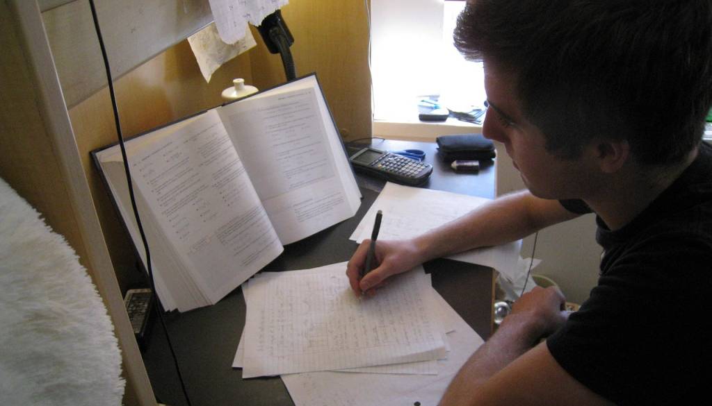 Priprave na maturo 2026: Zrelostni izpit že trka na vrata srednjih šol