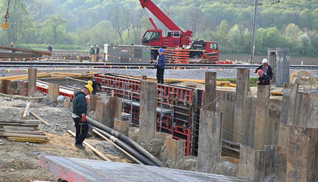 Kako napreduje gradnja podvoza za pešce in kolesarje v Pavlovcih?