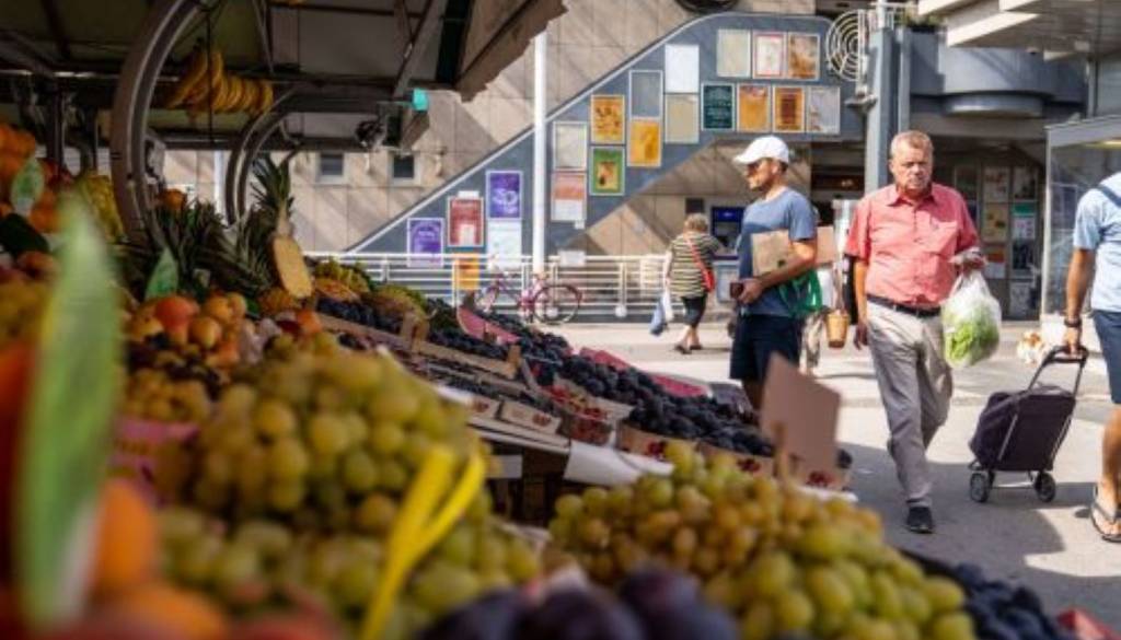 Pod tržnico Koseze naj bi zrasla garaža? Janković razkril, zakaj je projekt padel v vodo