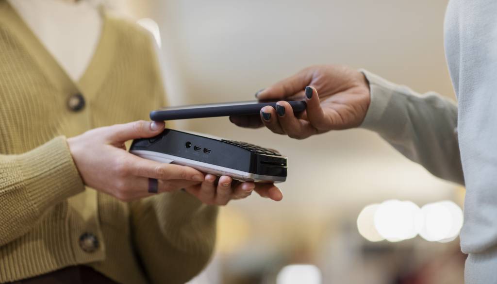 Nova era javnega prevoza: brezstično plačevanje prihaja poleti