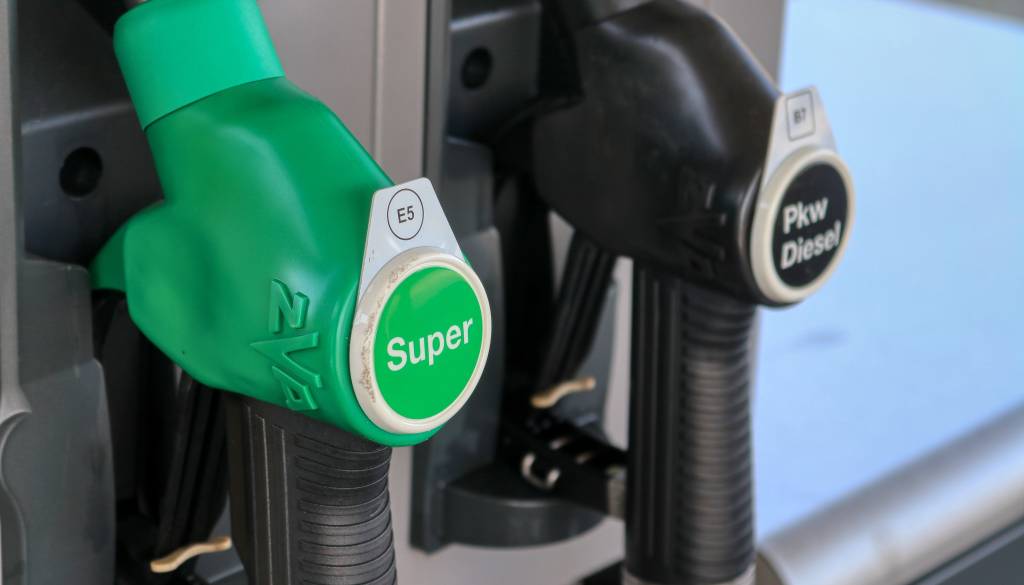 Velik preobrat na trgu goriv, v torek občutno nižje cene dizla – koliko bomo plačevali?