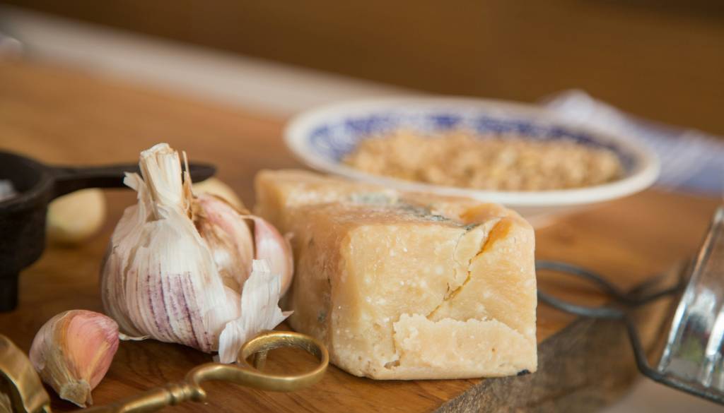 Mislite, da je vsak parmezan enak? Motite se, razlika je tako v ceni kot v okusu