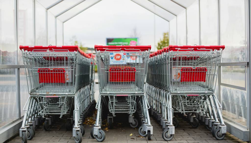 En artikel plačal, ostalo skril pod oblačila, po opozorilu varnostnika pa filmski prizor ...