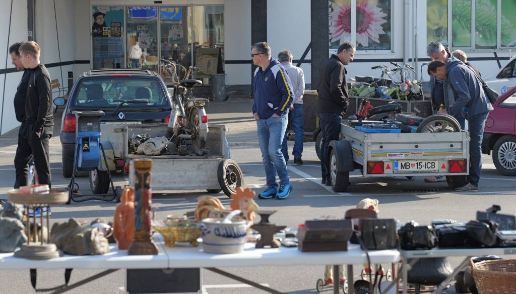FOTO in VIDEO: V Murski Soboti ljubitelji starodobnikov množično na sejmu