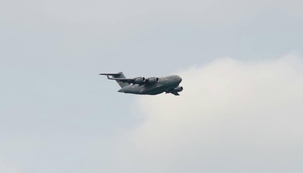 Nizek prelet vojaškega letala presenetil prebivalce Ljubljane