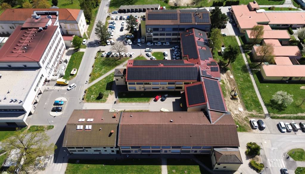 Ptuj zaključuje milijonski projekt sončnih elektrarn na javnih objektih