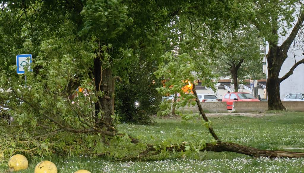 V Prekmurju izmerili najmočnejši sunek vetra, tako je bilo v Mariboru