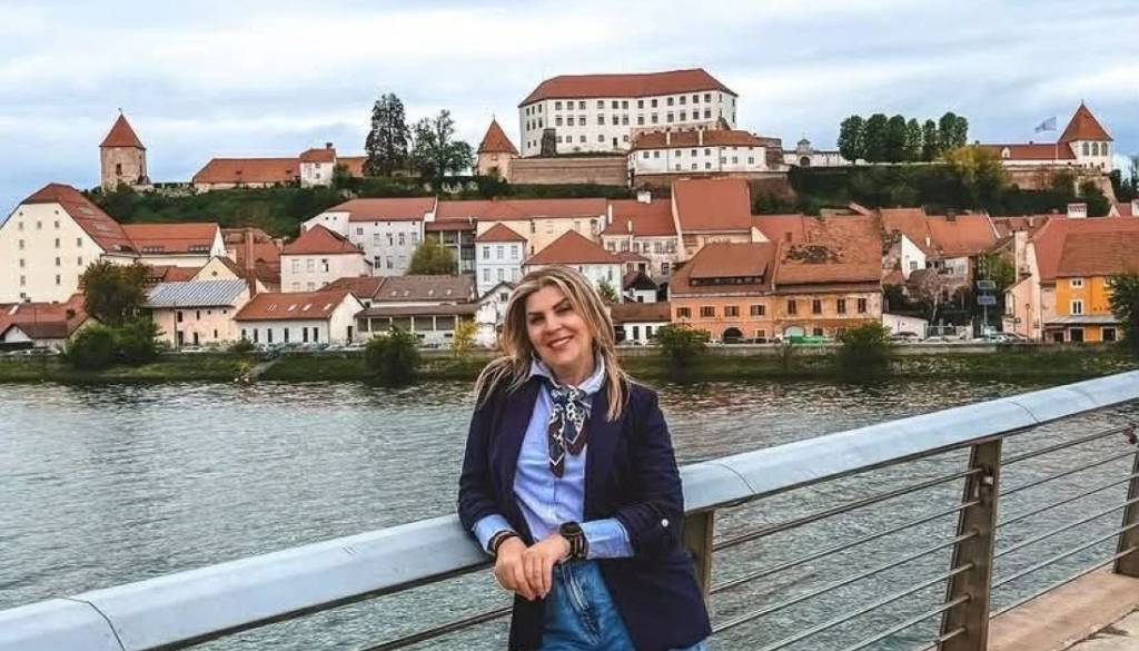 Priljubljena balkanska popotniška influencerka opažena na Ptuju