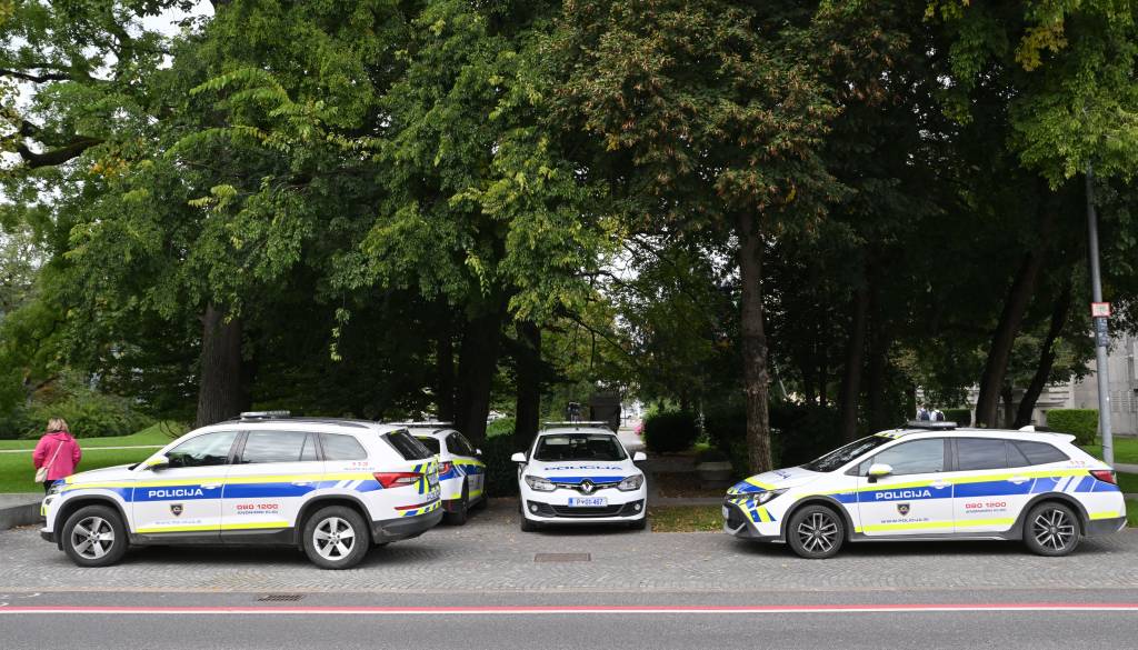 Panika na Štajerskem: Osnovne šole prejele grožnje, policija že na terenu