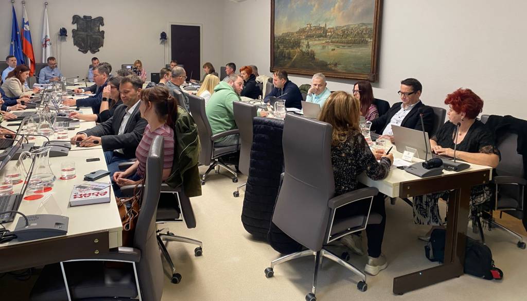 Zaključni račun potrjen: Ptuj znižuje dolg in povečuje sredstva