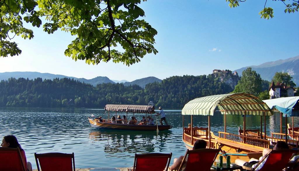 Bled je se dražji turistični biser, zaračunajo tudi vodo iz pipe