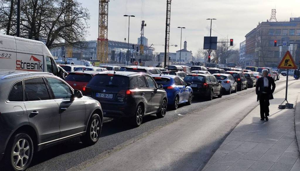 Ljubljana se ustavlja: Prihajajo nove zapore, promet bo še hujši