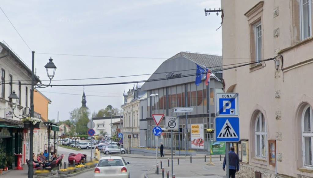 Več kot mesec dni bo zaprta cesta sredi Brežic, tako bodo rešili prometno težavo