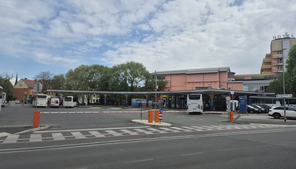 FOTO in VIDEO: Na območju Avtobusne postaje Murska Sobota namestili zapornice. Preverili smo, zakaj
