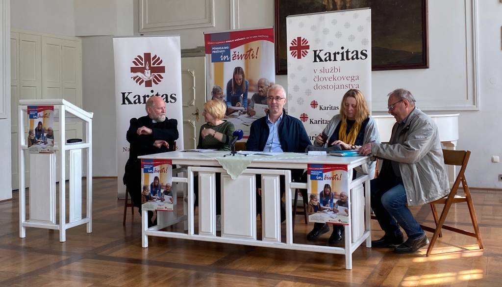 Na Ptuju predstavili akcijo Pomagajmo preživeti in živeti: stiske naraščajo, pomoč vse bolj potrebujejo tudi zaposleni