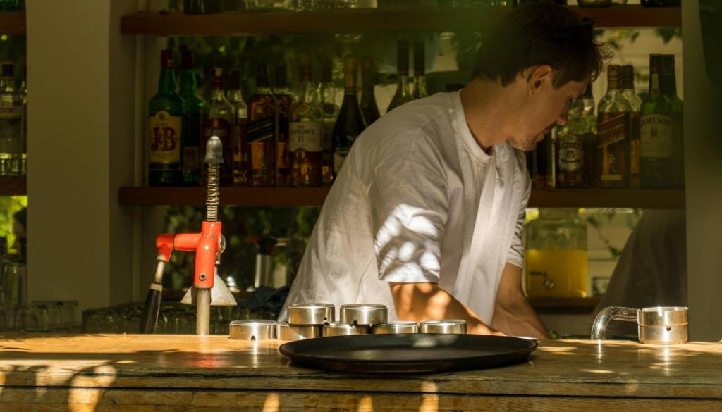 Ljubljanska mladina se je naveličala zahtev delodajalcev, da morajo delati petke in sobote