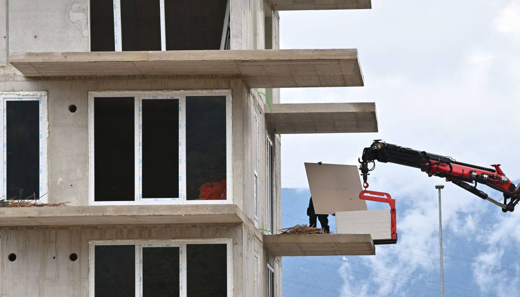 Tik čez mejo začeli rušenje črnogradenj, počitniško hišo nezakonito zgradil tudi selektor reprezentance