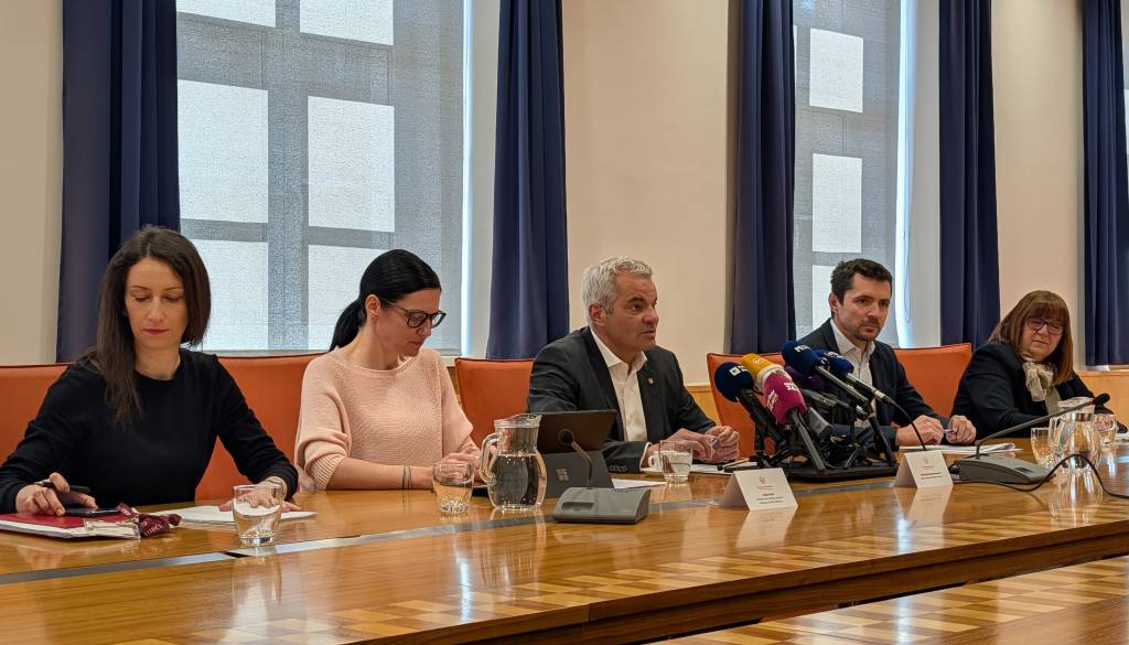 Zakaj občina svetnikom (uradno) ne bo razkrila odredbe. To je odgovor mestne uprave