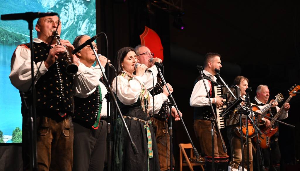 Glasbeni spektakel v Bohinju: Tridnevni Alpski večer, slavili bodo tudi 60 let legendarnega ansambla