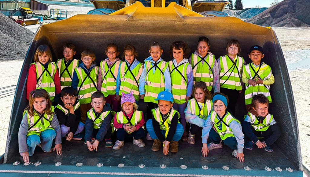 Radovedni otroci pokukali v svet gradbeništva 