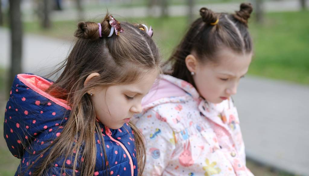 Je šlo za pretiran ukrep? Otrok naj bi končal na intenzivni negi