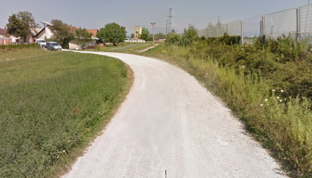 V Sostru razkol zaradi makadamske bližnjice: Krajani opozarjajo, župan zavrnil grbine