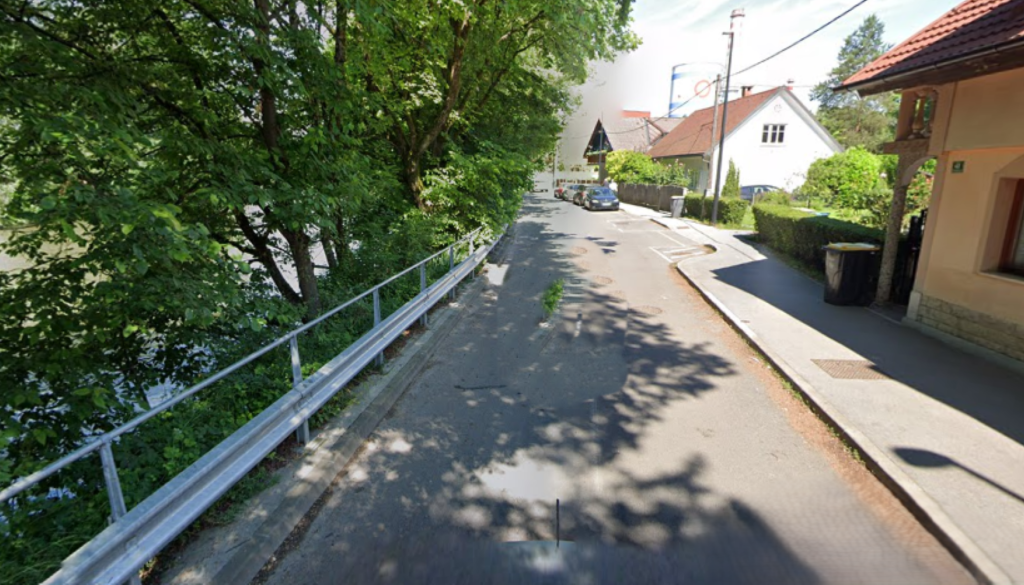 Slepa ulica, nevarni obrati in zavrnjena rampa: Stanovalci v Mostah opozarjajo na kaos