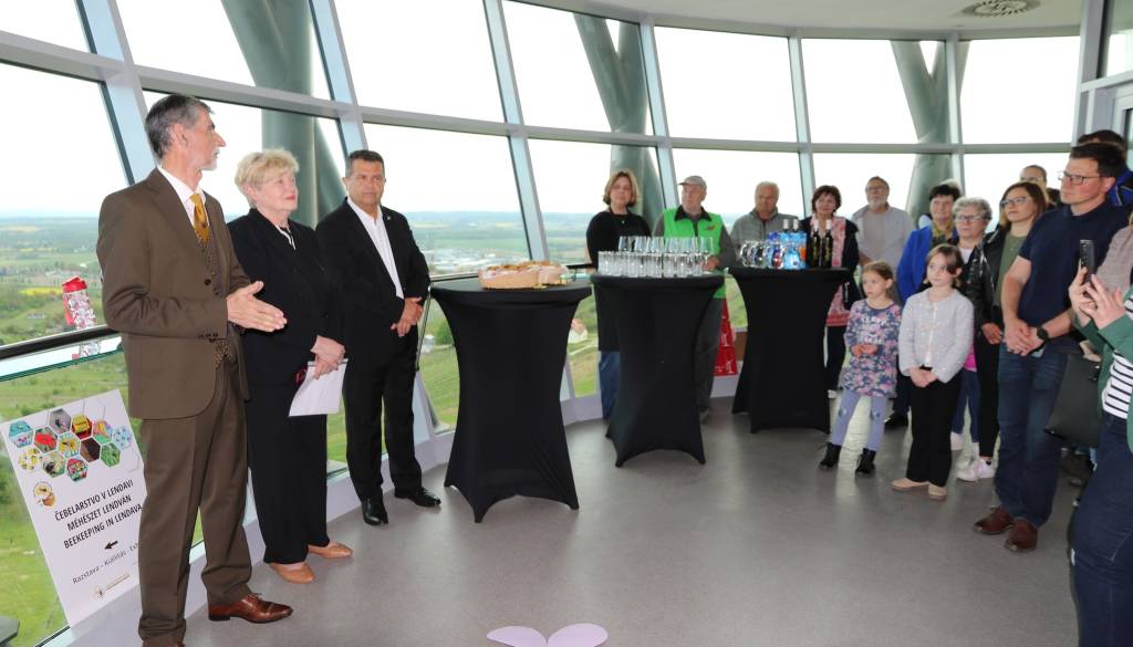 V Vinariumu odprli razstavo o čebelarstvu v Lendavi