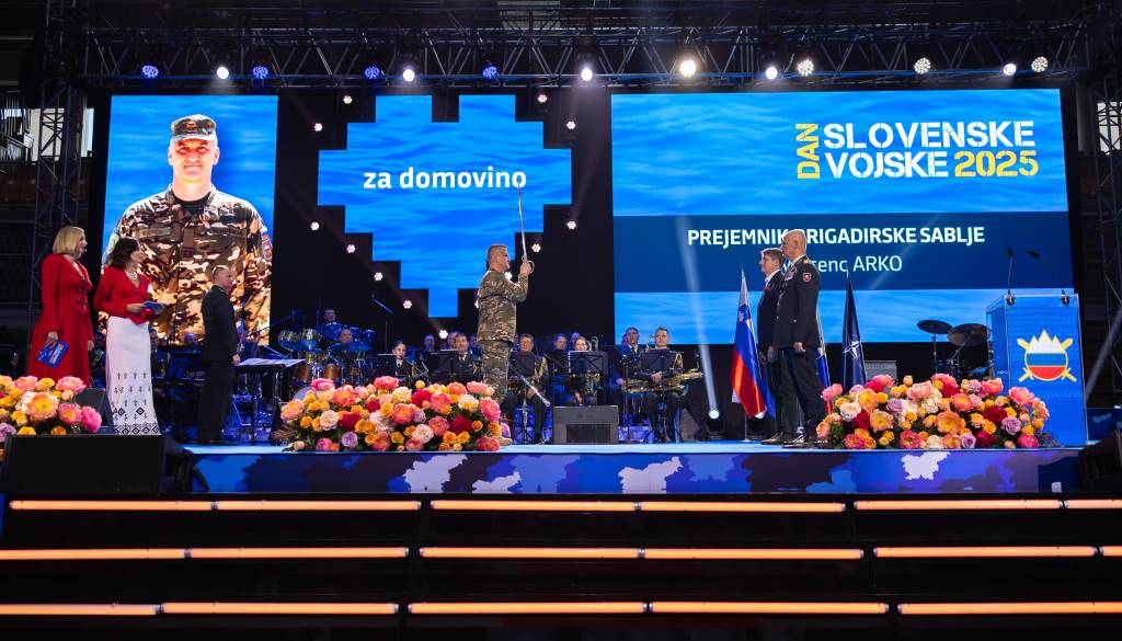 Obeležitev dneva Slovenske vojske z nepozabnim dogajanjem v Novem mestu »V službi domovine«