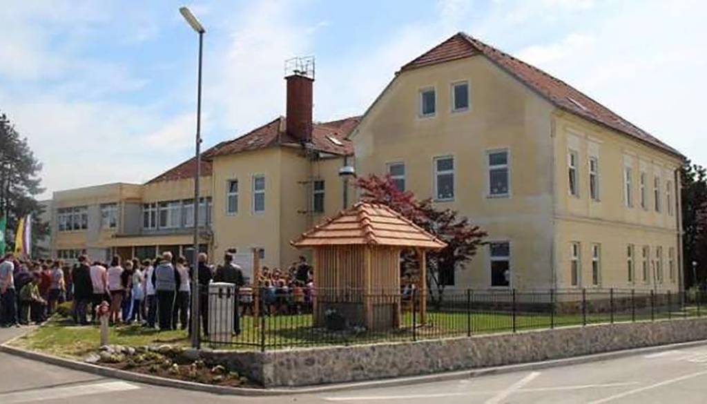 Znano, kdo bo za 7 milijonov prenovil brežiško osnovno šolo