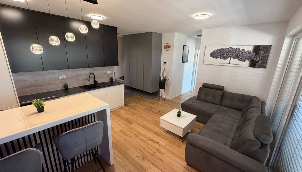 335 tisočakov za 53 kvadratov v Kranju: luksuz ali nova realnost? Stanovanje dražje od marsikaterega v Ljubljana