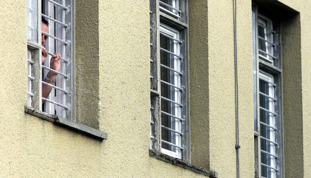 Na kandidatni listi Resni.ce tudi odvetnik, ki naj bi strankam zaračunaval preveč, vse pa je povezano s soboškim priporom