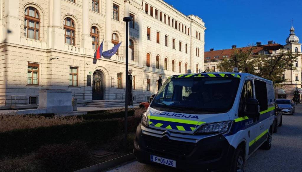 Osem let skrival truplo matere zaradi denarja: Začelo se je sojenje Antonu Kovačiču