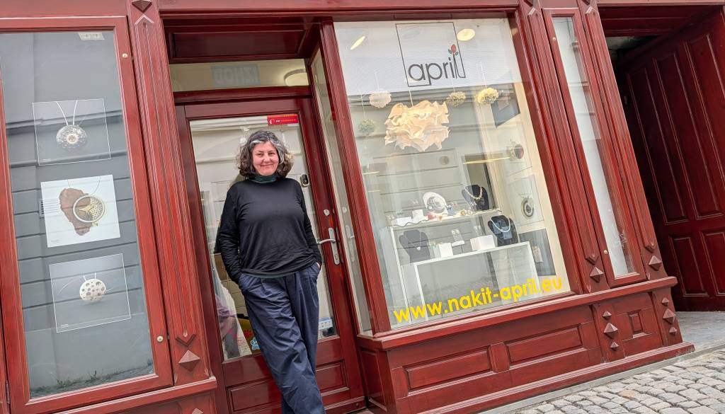 FOTO: Mariborska umetnica, ki je arheologijo zamenjala za oblikovanje nakita: »Če imaš to veselje, pride vse samo od sebe«