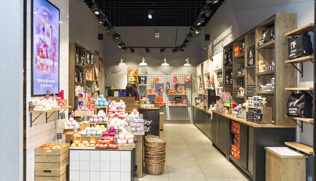 Na travniku ob Cesti svobode raste 22-milijonski trgovski center