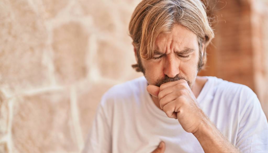 Smrkanje, kihanje, solzne oči: Prehlad ali nekaj drugega?