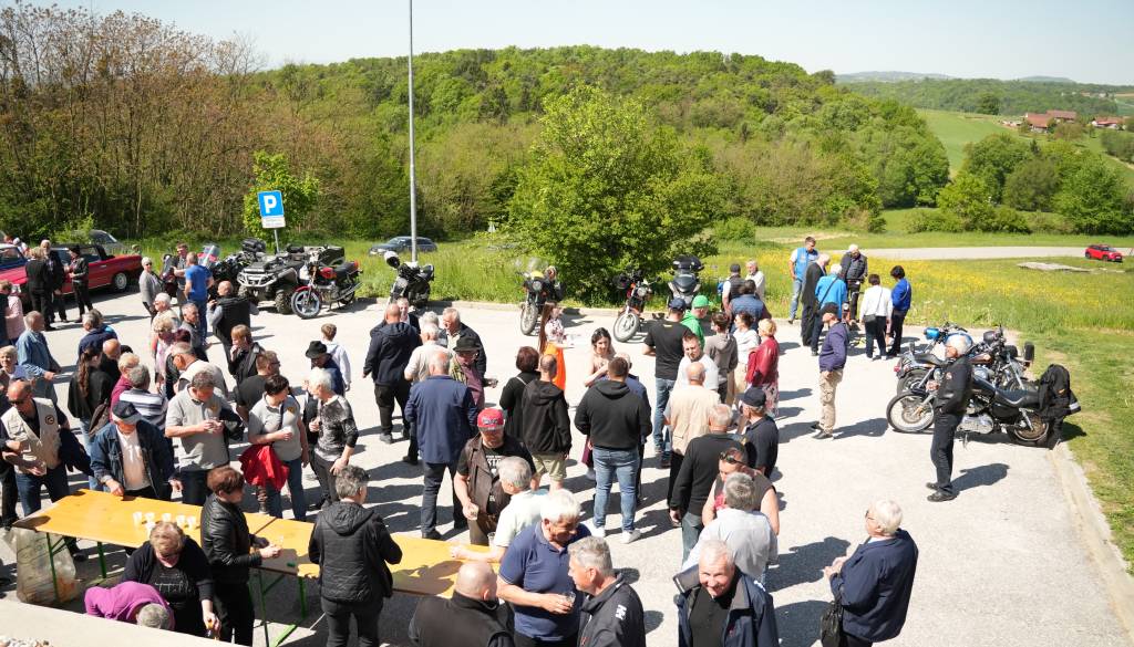 FOTO in VIDEO: V Bodoncih blagoslovili starodobna vozila in odprli novo sezono